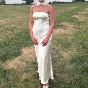 Selfie Leslie Oyster Strapless Dress